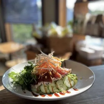 Seared tuna plate